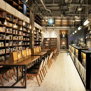 Lamp Light Books Fukuoka (Fukuoka)